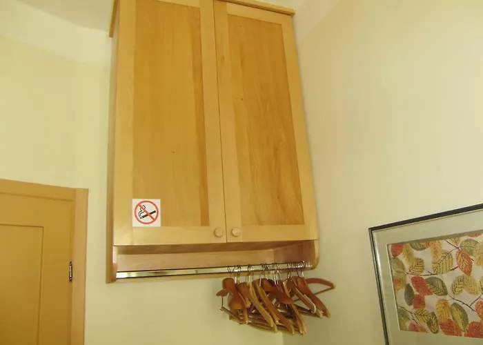 Anthea בית הארחה 3*