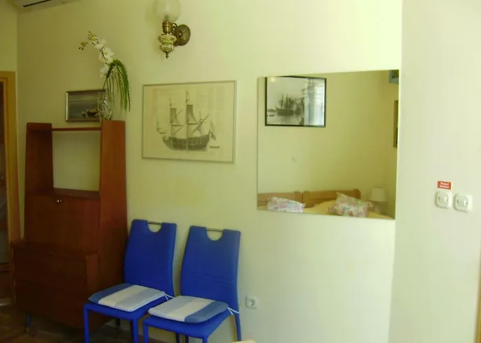 Anthea בית הארחה 3*