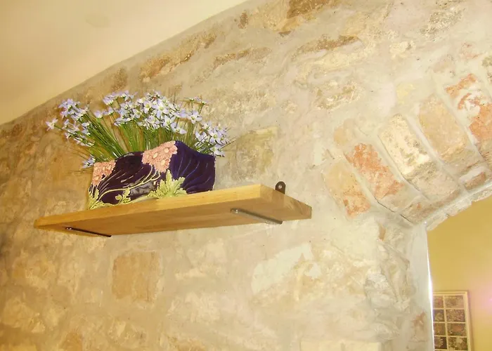 Anthea בית הארחה 3*